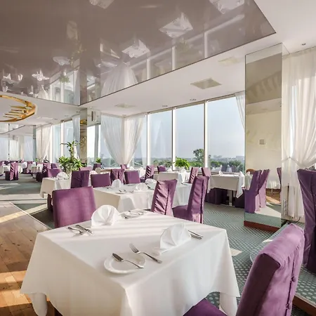 Hotel Islande With Free Parking