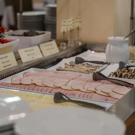 Islande With Free Parking