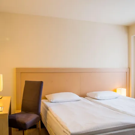 Hotel Islande With Free Parking 4*