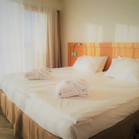 Islande With Free Parking 4*