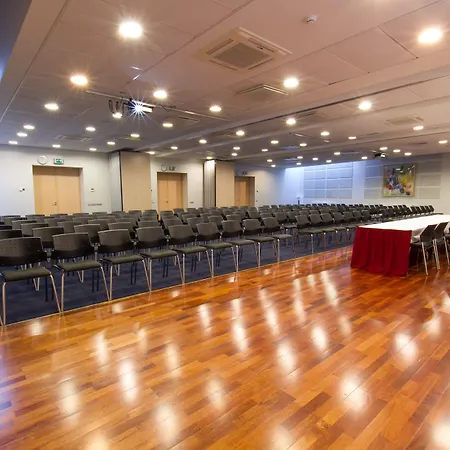 Islande With Free Parking 4*