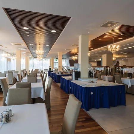 Hotel Islande With Free Parking 4*