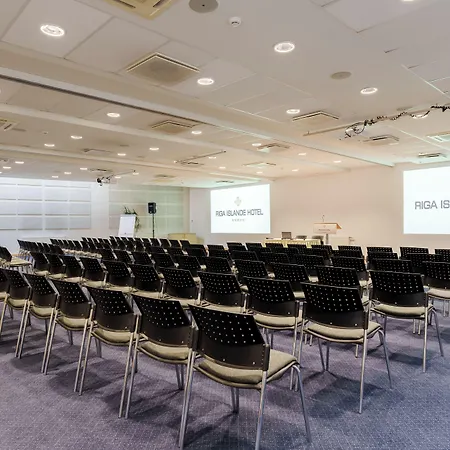 Hotel Islande With Free Parking 4*