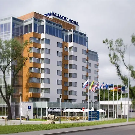 Hotel Islande With Free Parking 4*