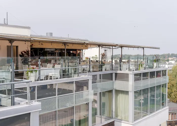 ホテル Islande With Free Parking 4*