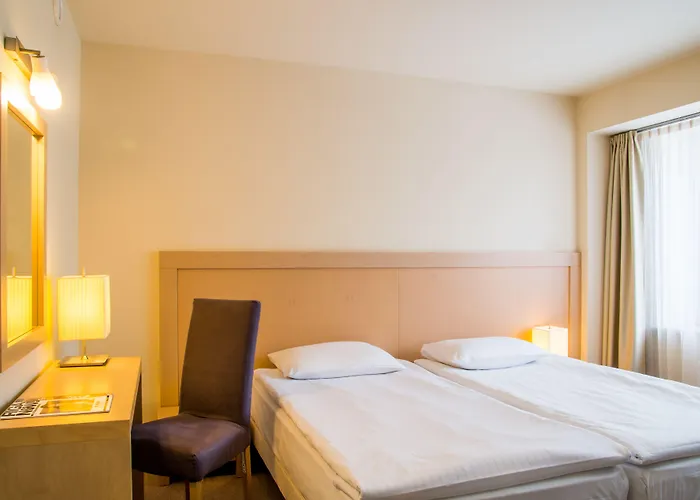 ホテル Islande With Free Parking 4*