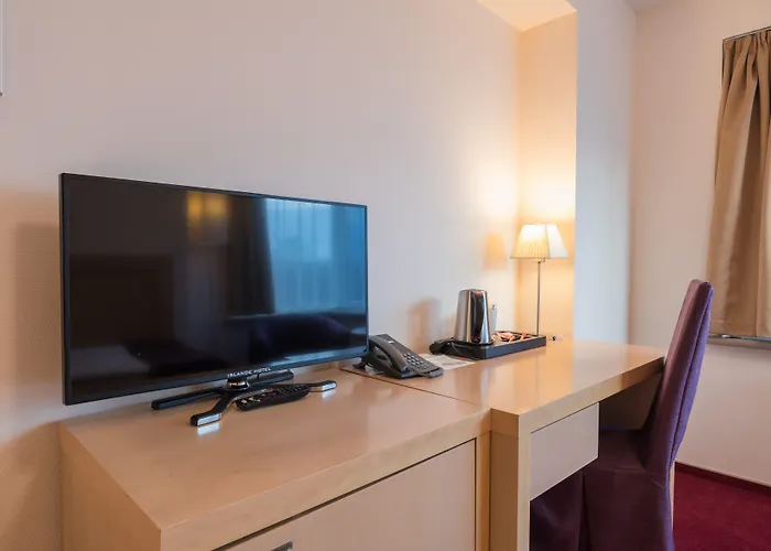 Islande With Free Parking ホテル 4*