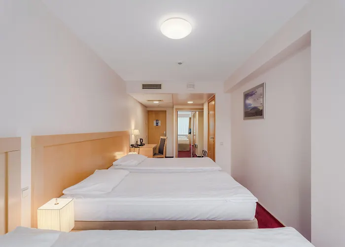 Islande With Free Parking ホテル 4*